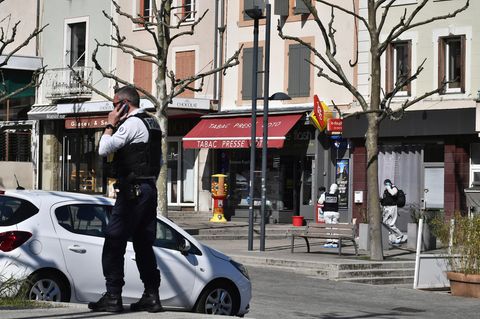 Spurensicherung am Tatort in Romans-sur-Isère