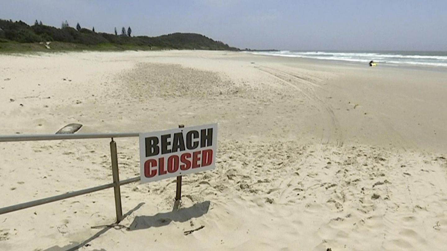 Das Bild zeigt einen geschlossenen Strand am Great Barrier Reef in Australien