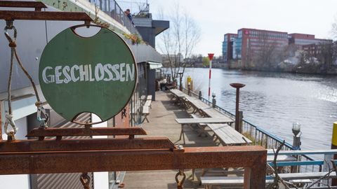 Die Gastronomie leidet besonders: Auch dieses Lokal auf dem Gelände des Holzmarktes in Berlin ist geschlossen