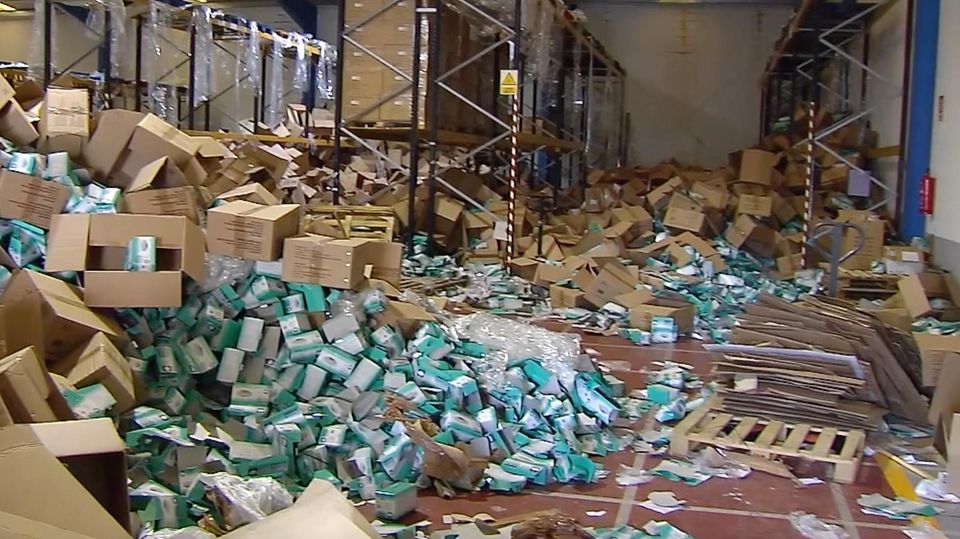 Aus einer Lagerhalle wurden Masken und Schutzmaterial im Wert von 5 Millionen Euro entwendet