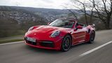 Das Porsche 911 Turbo S Cabriolet lässt sich im Fahrmodus "Normal" auch auf längeren Strecken entspannt bewegen