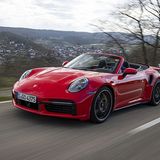 Das Porsche 911 Turbo S Cabriolet lässt sich im Fahrmodus "Normal" auch auf längeren Strecken entspannt bewegen
