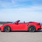 Das Porsche 911 Turbo S Cabriolet ist 4,36 Meter lang