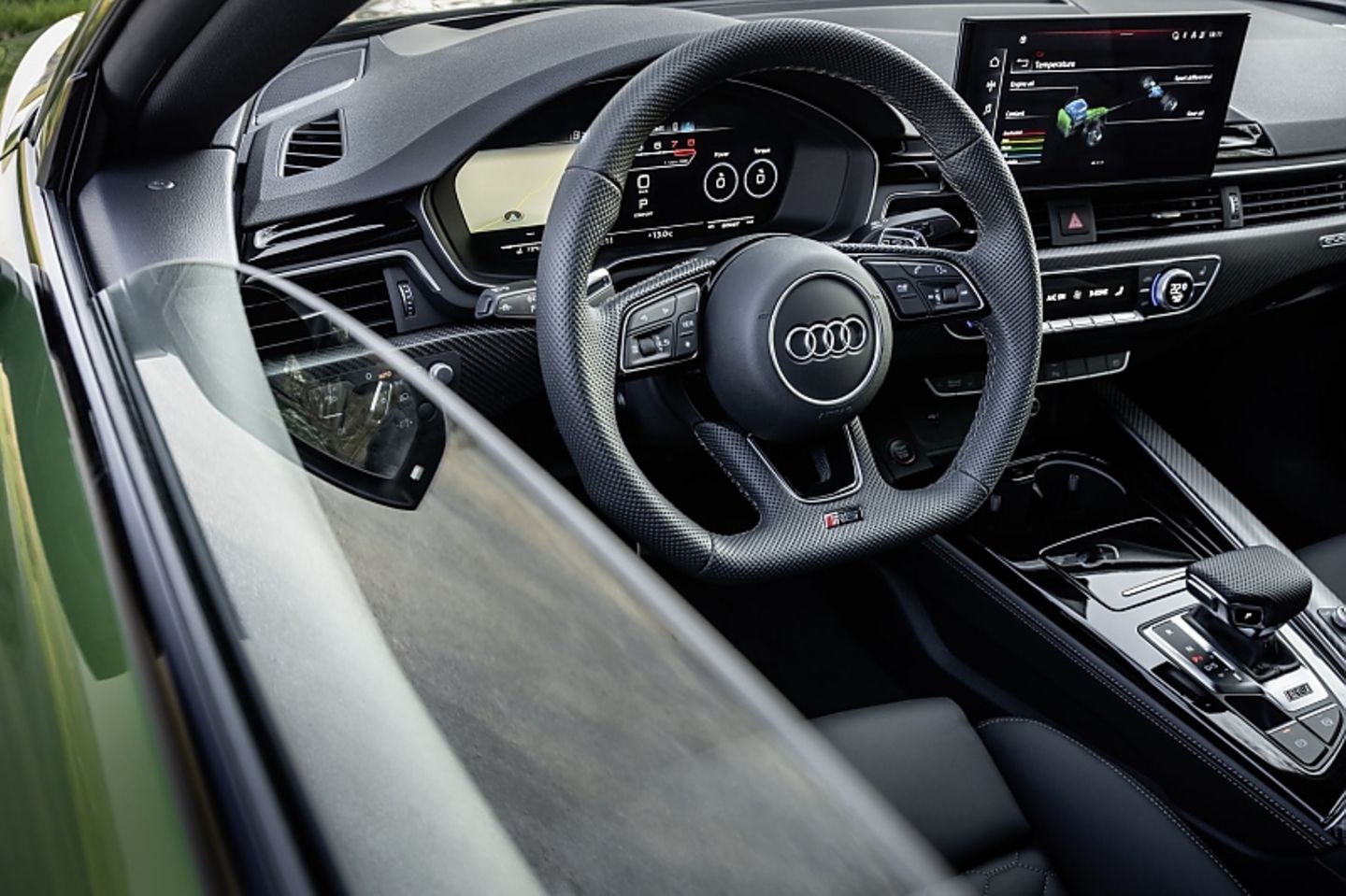 Die Achtstufen Tiptronic erledigt ihre Aufgabe unmerklich