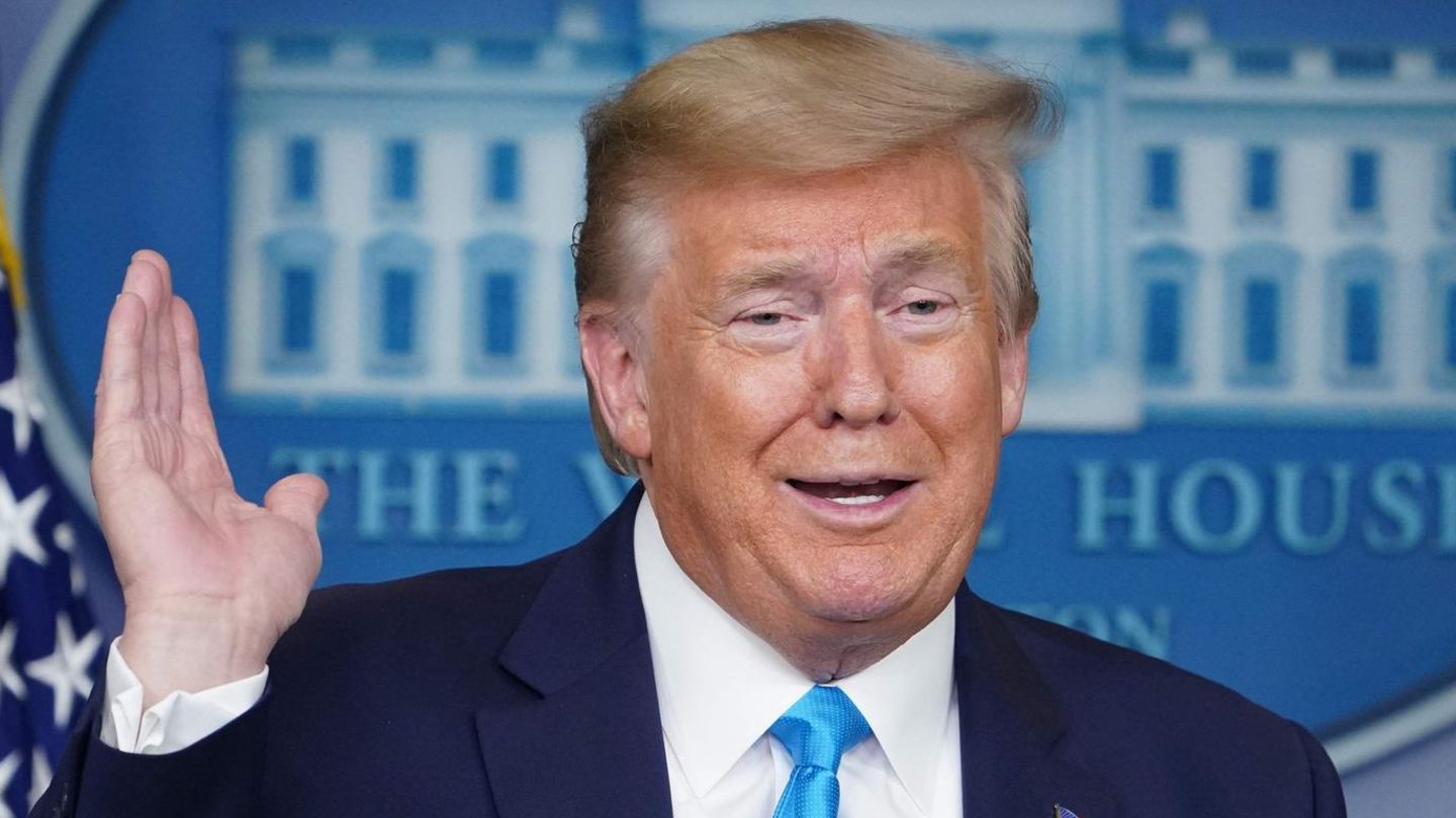 Fiese Frage Wie viele Leute braucht Trump, um eine Glühbirne