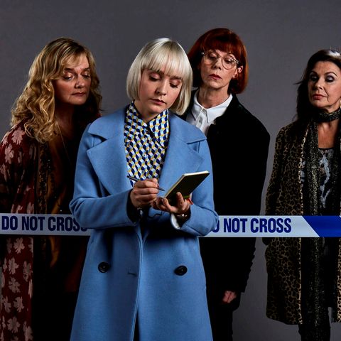 Sie sind die "Queens of Mystery": Die junge Detektivin Matilda Stone (im blauen Mantel) ermittelt mit ihren krimilesenden Tanten.