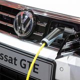 Induktives Laden wird es bei den VW Plug-in-Hybrid Modellen nicht geben