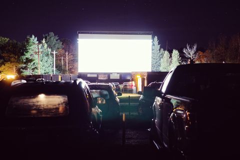 Ausgehen ohne auszusteigen  - Autokino macht es möglich.