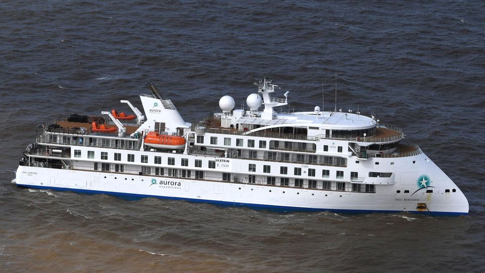 Das australische Expeditionsschiff "Greg Mortimer" mit der auffälligen  Bug-Konstruktion, dem Ulstein X-Bow