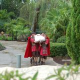 Karfreitag ist in dem Themenpark an jedem Nachmittag: "Sie nahmen ihn vom Kreuz und legten ihn in ein Grab, das aus dem Felsen gehauen war", heißt es in der Heiligen Schrift.