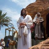 Begegnung mit biblischer Gestalt: Ein Jesus, wie er im Buche steht, aus Fleisch und Blut mit schulterlangem Haar.