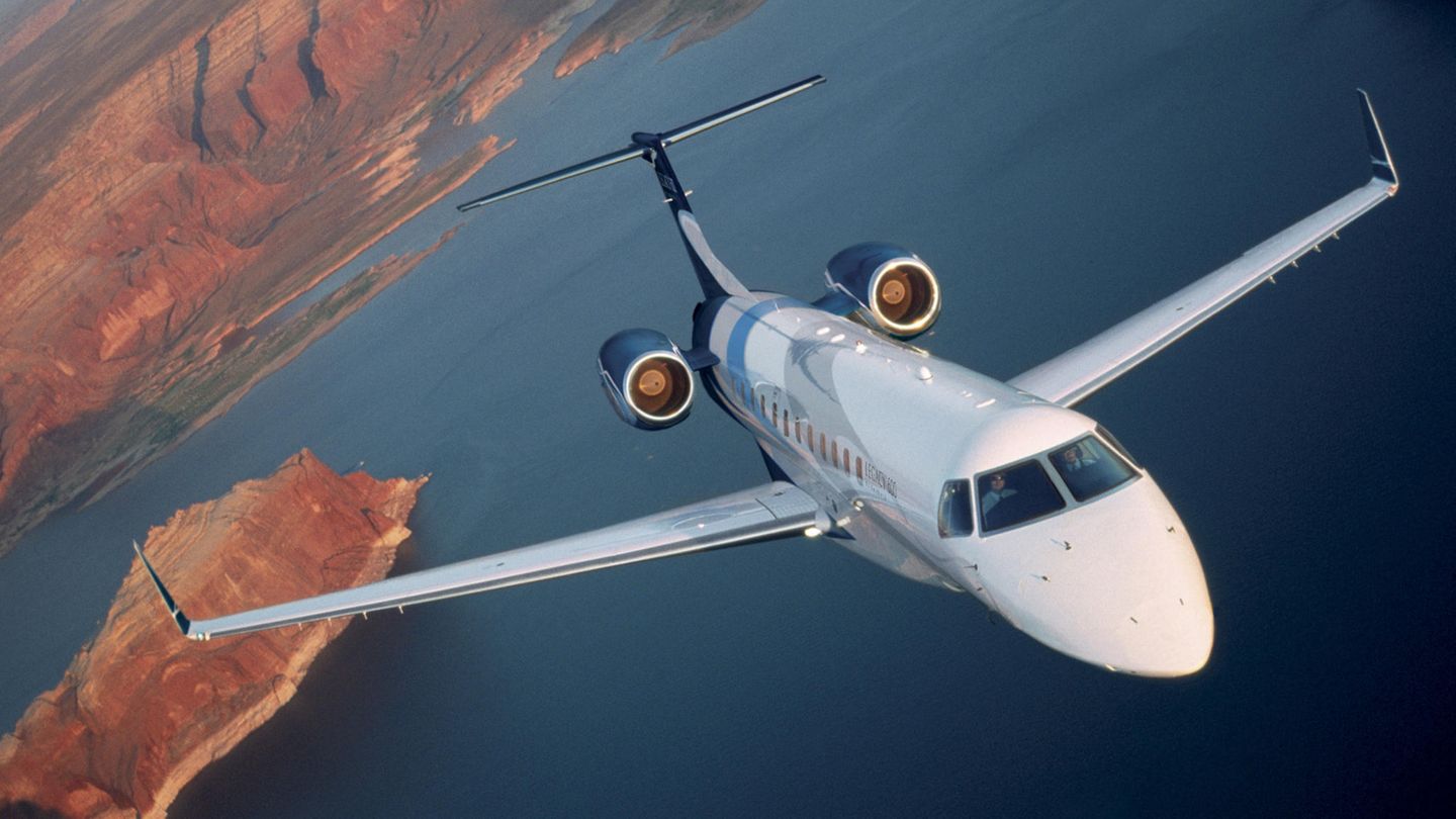 Mit einem Privatjet des Typs Embraer Legacy 600 flog eine Gruppe reicher Geschäftsleute von London nach Marseille (Symbolbild)