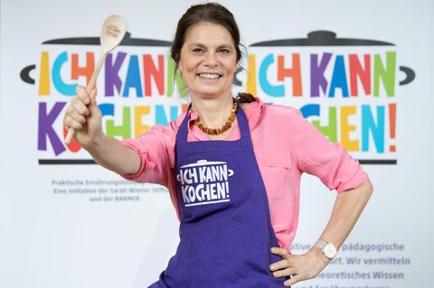 Sarah Wiener zeigt, wie man Milchreis richtig kocht