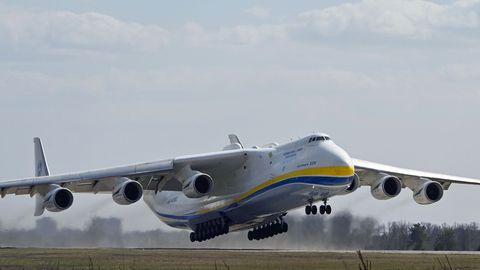 Das einzige Exemplar weltweit: Die Antonow An-225 kann bis zu 250 Tonnen Fracht befördern.
