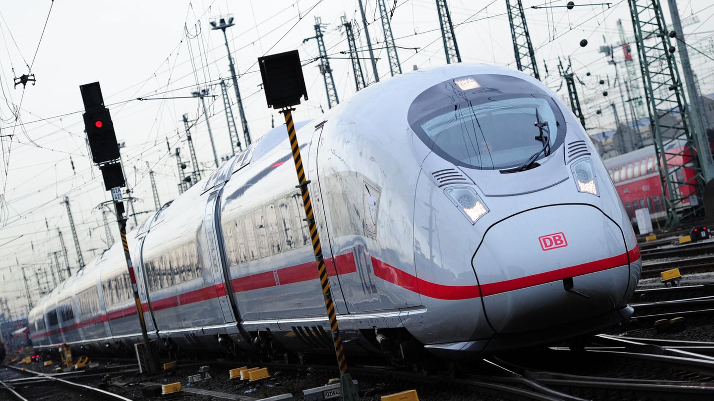 Ein ICE der Deutschen Bahn