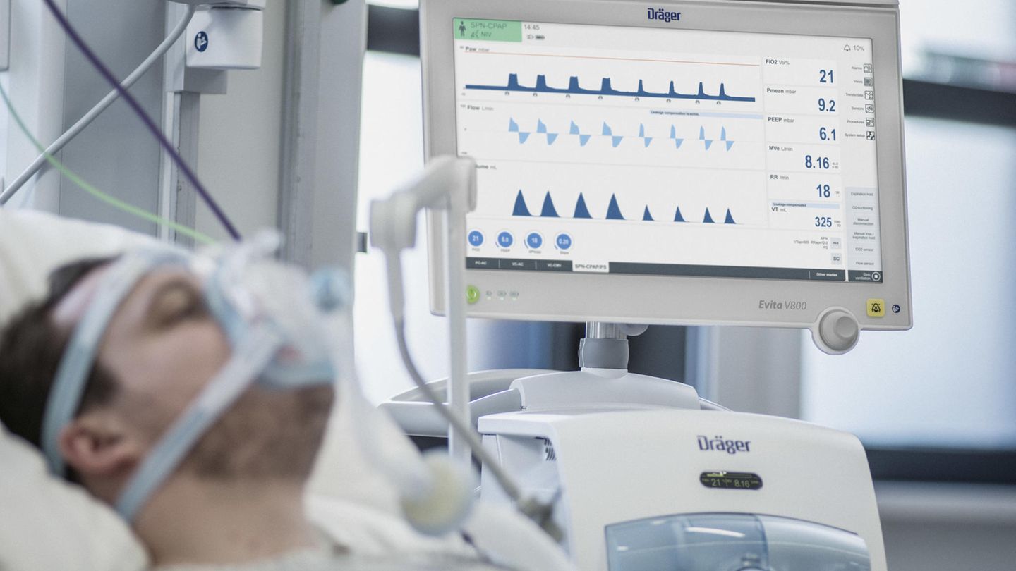 Beatmungsgerät sind bislang der Standard in der Behandlung von schweren Covid-19-Fällen. Immer mehr Ärzte probieren nun Alternativen aus.
