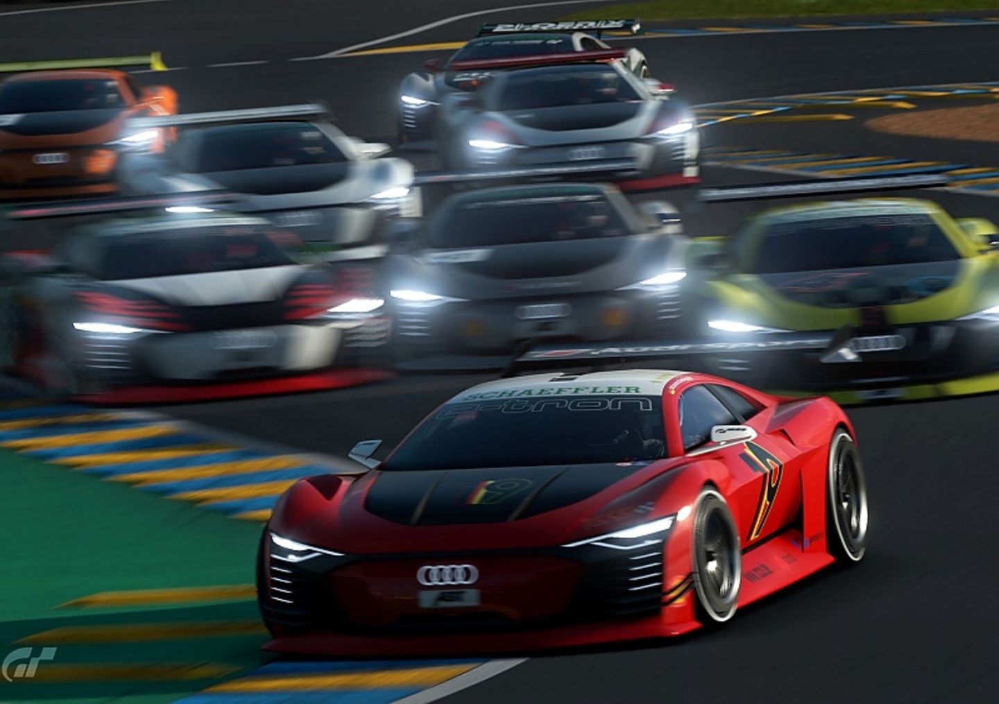 Audi-Werksfahrer Mike Rockenfeller hat die virtuelle Rennserie "Race at Home" ins Leben gerufen