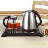 Stets Wasserkocher, Eierkocher und Kaffeemaschine nutzen?  Ist ein Heer aus Kleingeräten, die alle unter großem Energieaufwand hergestellt werden, tatsächlich energiesparender als ein Herd? Ja, ist es. Ein Wasserkocher oder eine (einfache!) Kaffeemaschine brauchen rund 40 Prozent weniger Energie als eine elektrische Herdplatte. Das gilt für gusseiserne Herdplatten genauso wie für Ceranfelder. Über den gesamten Lebenszyklus der Haushaltsgeräte betrachtet, machen Energieverbrauch und CO2-Ausstoß für Herstellung, Transport und Entsorgung nur etwa ein Prozent des Gesamtenergieaufwands aus. Die kleinen Küchenhelfer entlasten also tatsächlich die Umwelt. Zu beachten: An Kaffeemaschinen und Mikrowellen leuchten immer öfter Display-Anzeigen und Sonderfunktionen, die selbst im Stand-by-Betrieb noch ordentlich Strom ziehen. Bei vielen Espressomaschinen vermiest zudem der Herstellungs-, Verpackungs- und Entsorgungsaufwand für Pads oder Kapseln die Ökobilanz.  Bewertung  •Investition: unter 100 Euro, Kaffeemaschinen auch mehr  •Amortisation: unterschiedlich, Wasserkocher nach weniger als zwei Jahren  •CO2-Einsparung: wer mit einem Wasserkocher täglich drei Liter Wasser erhitzt, statt sie auf den Herd zu stellen, spart 44 kg pro Jahr  •Aufwand: gering  Gesamturteil: ***