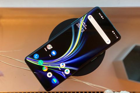 Das große Display ist der Star des Oneplus 8 Pro