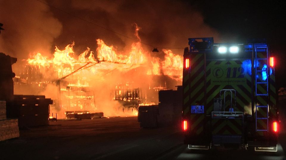 Nachrichten Deutschland Olpe Großbrand in Sägewerk in Olpe