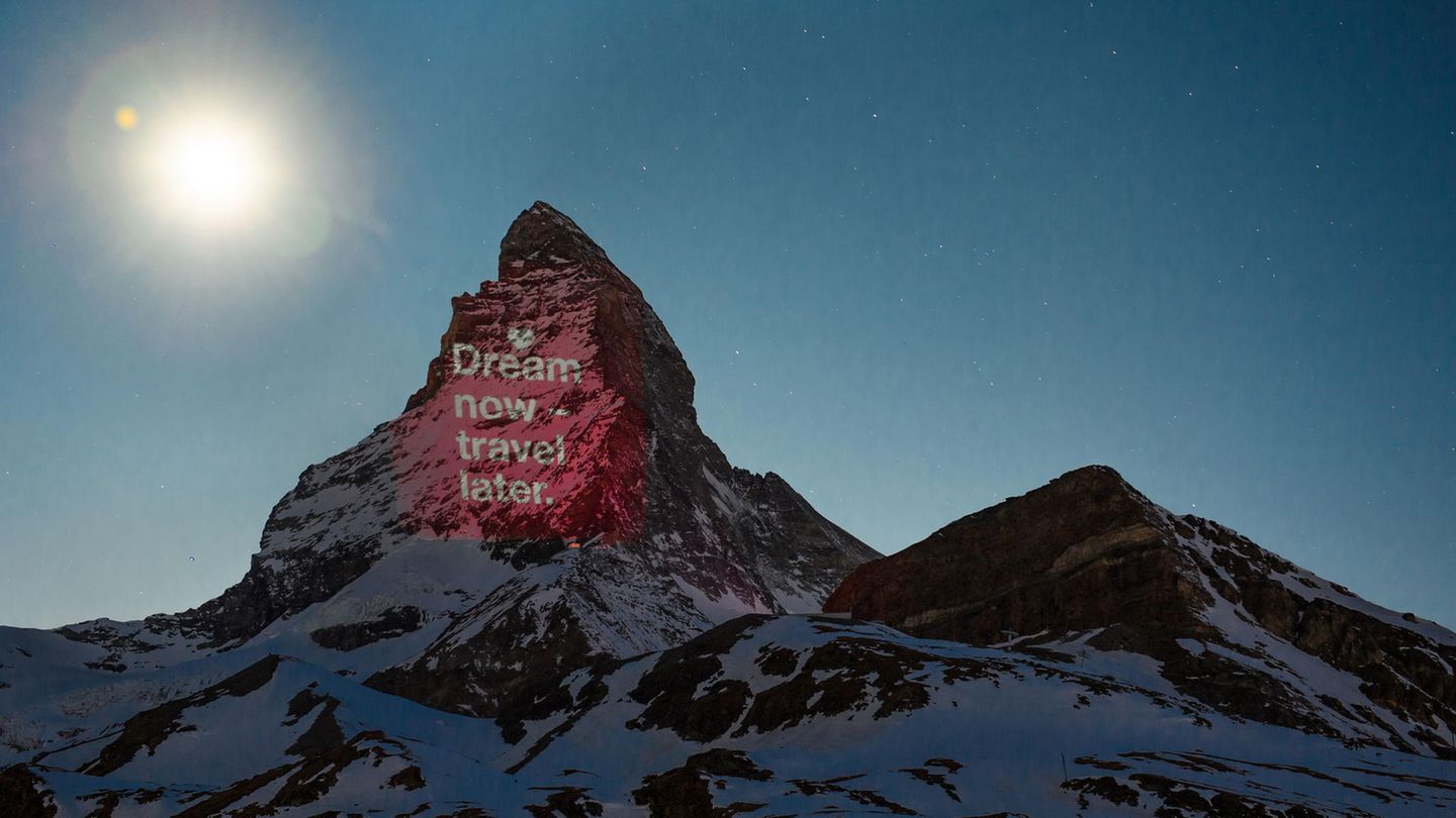 Zum Abschluss diese Message vom Matterhorn: Dream now - travel later. Mehr in den nächsten Nächten unter www.zermatt.ch/hope