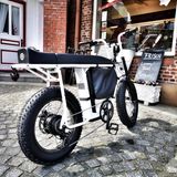 Schnell zum Einkauf, das passt das Rad sehr gut. Auf kurzen Strecken ist es praktischer, als es aussieht.