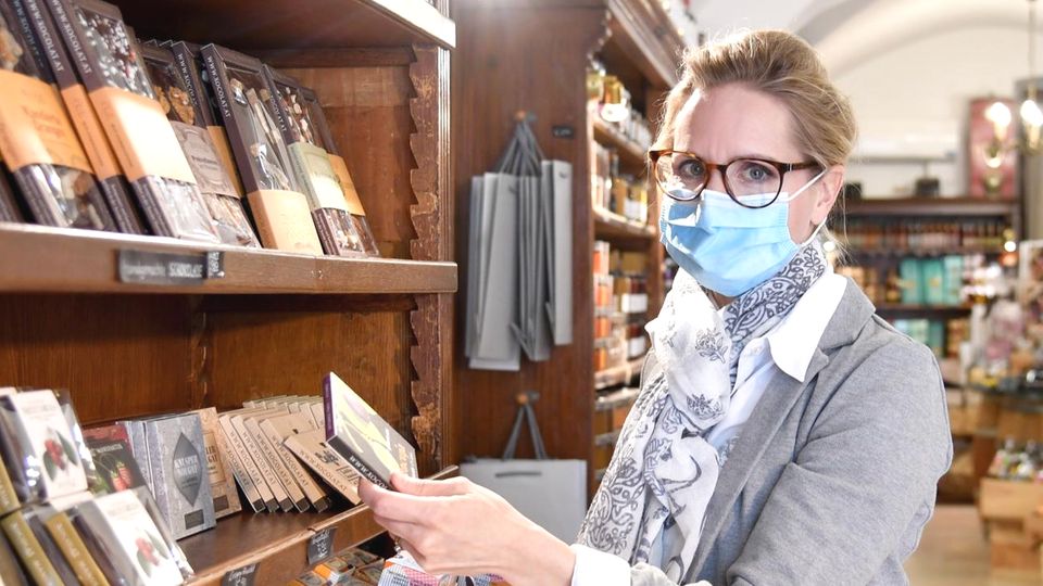 Coronavirus-Krise in Österreich: "Endlich wieder offen": Ein Rundgang durch die geöffneten Geschäfte in Salzburg Coronavirus-Krise in Österreich: "Endlich wieder offen": Ein Rundgang durch die geöffneten Geschäfte in Salzburg
