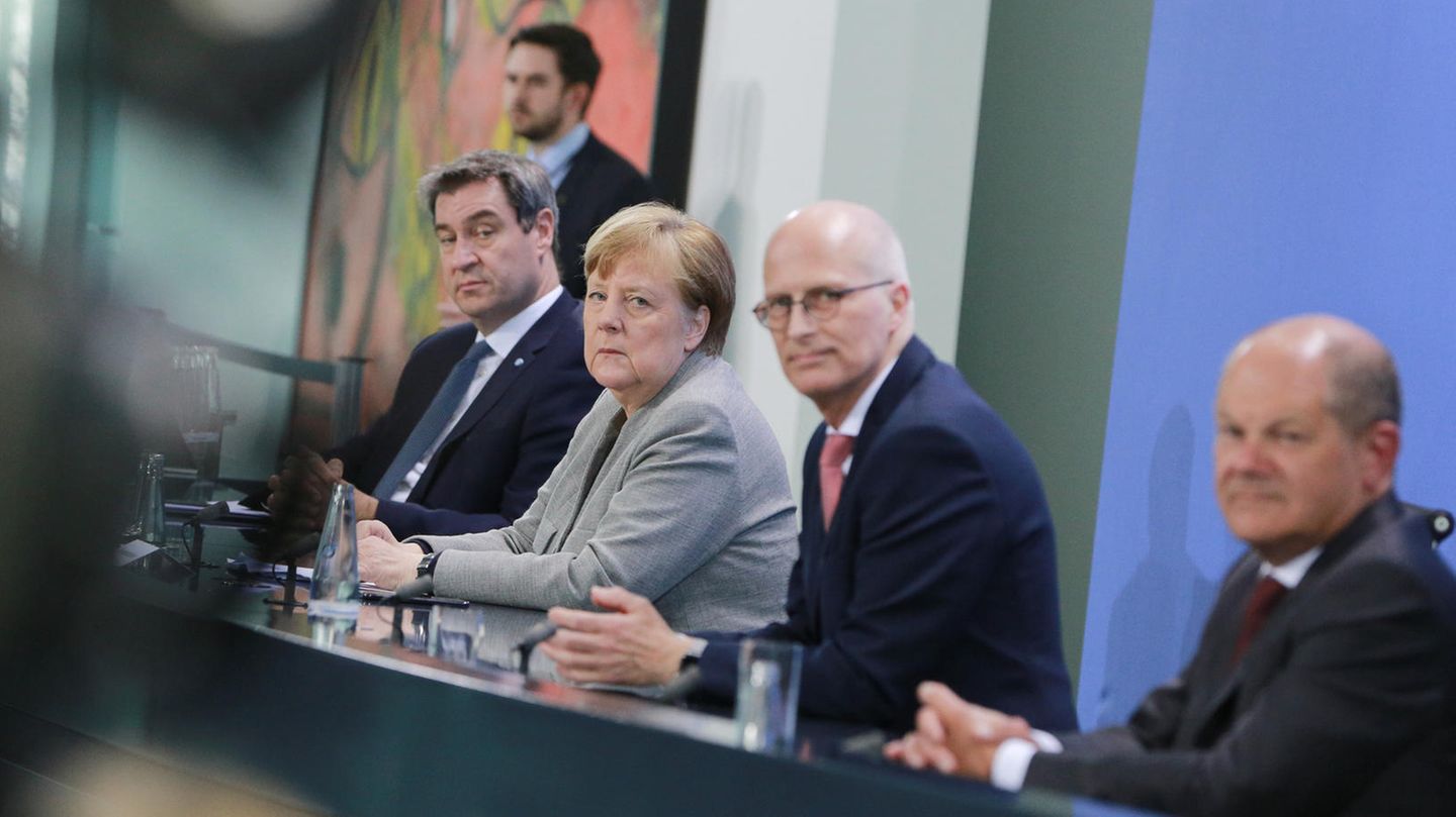 Corona-Pk in Berlin: Markus Söder, Angela Merkel, Peter Tschentscher, Olaf Scholz