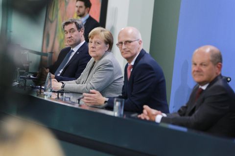 Corona-Pk in Berlin: Markus Söder, Angela Merkel, Peter Tschentscher, Olaf Scholz
