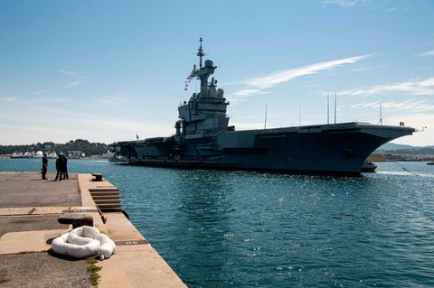 Die "Charles de Gaulle" im Hafen von Toulon