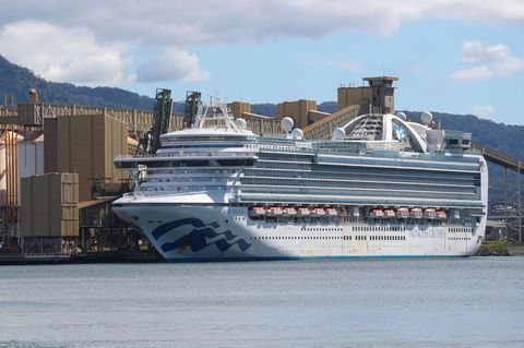 Das Kreuzfahrtschiff "Ruby Princess" liegt im Hafen von Wollongong bei Port Kembla in Australien, südlich von Sydney