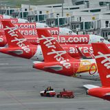 Bild 1 von 13 der Fotostrecke zum Klicken: Es ist ein weltweites Phänomen, überall sind reihenweise Flugzeuge eingeparkt, wie hier am Flughafen Kuala Lumpur in Malaysia
