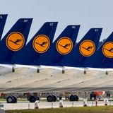 Auf dem Areal des neuen Hauptstadtflughafens Berlin-Brandenburg (BER) hat Lufthansa abseits der Start- und Landebahn einen Teil ihrer Airbus A320-Flotte abgestellt.