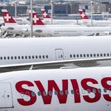 Auch die Swiss hat ihren Flugbetrieb auf ein Minimum reduziert und fliegt auf Langstrecke nur noch dreimal pro Woche nach New York Newark. Neben dem Flughafen Zürich stehen einige der übrigen Jets auch auf dem benachbarten Militärflugplatz Dübendorf bei Zürich..