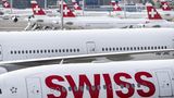 Auch die Swiss hat ihren Flugbetrieb auf ein Minimum reduziert und fliegt auf Langstrecke nur noch dreimal pro Woche nach New York Newark. Neben dem Flughafen Zürich stehen einige der übrigen Jets auch auf dem benachbarten Militärflugplatz Dübendorf bei Zürich..