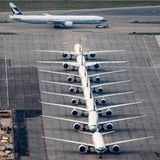 Die am Chek Lap Kok International Airport in Hongkong ansässige Cathy Pacific litt schon vor Ausbruch des Coronavirus durch die örtlichen Unruhen unter stark sinkenden Passagierzahlen und musste früh Flugzeuge stilllegen.