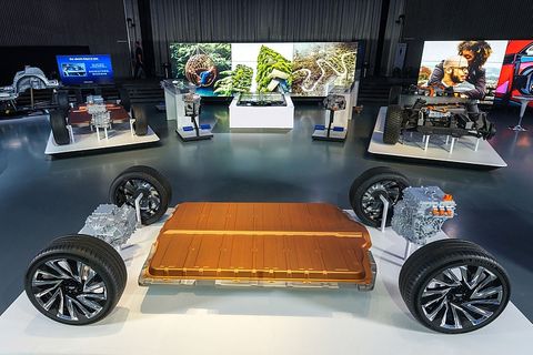Bei der GM BEV-Plattform lassen sich die Pouchzellen horizontal oder vertikal stapeln