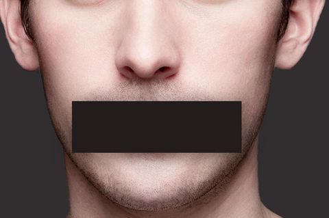 Eine Gesicht mit Balken vor dem Mund
