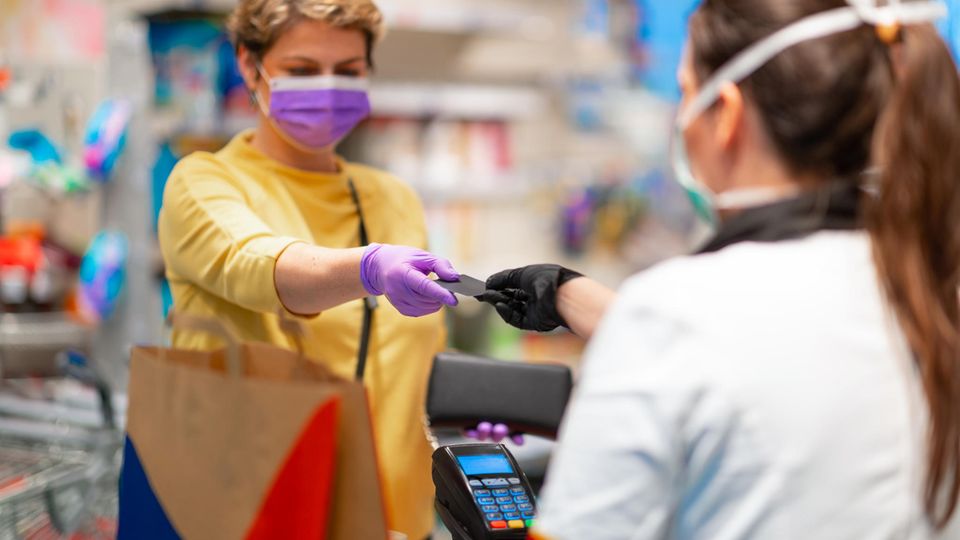 Mit dem Coronavirus ändert sich auch das Einkaufen - und das Bezahlen