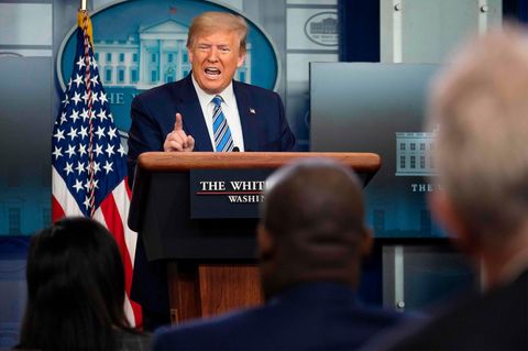 Morgenlage - Trump scheibt Verantwortung für Corona-Tests den Gouverneuren zu