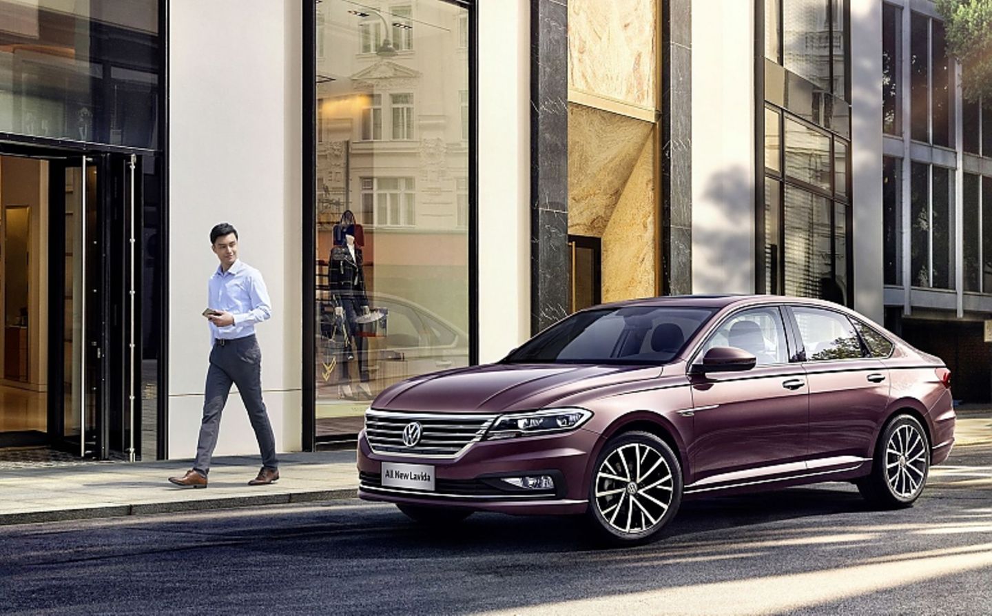 Viele Chinesen sehen in einer Stufenheck-Limousine nach wie vor ein Status-Symbol (Bild: SAIC-VW Lavida)