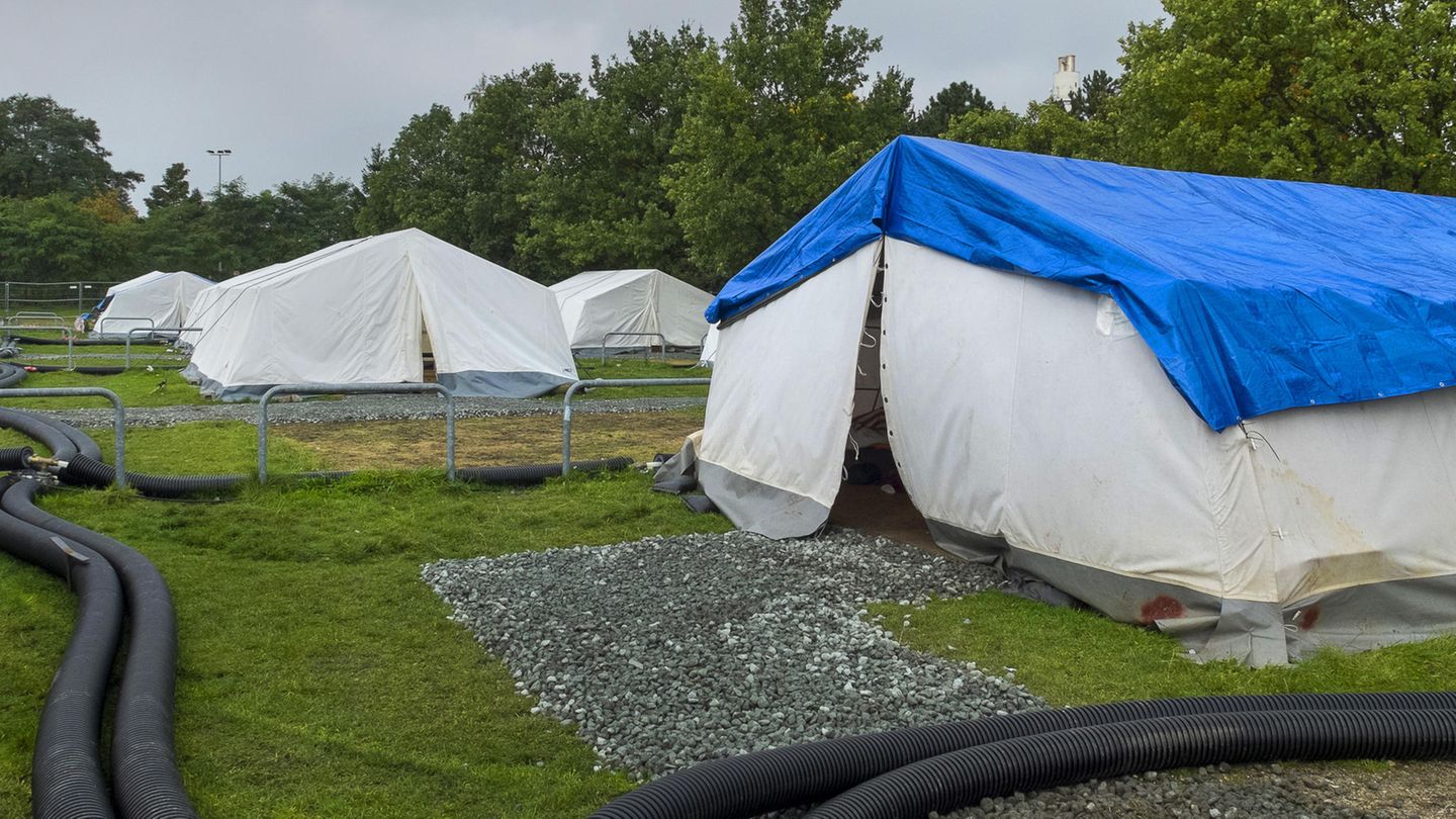 Flüchtlingsunterkunft Schnackenburgallee in Hamburg