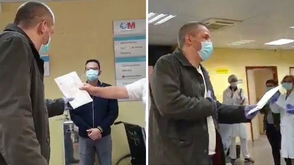Ein Taxifahrer in Madrid wird für seinen Einsatz während der Corona-Pandemie belohnt. Ein Taxifahrer in Madrid wird für seinen Einsatz während der Corona-Pandemie belohnt.