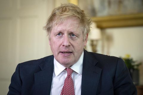Der noch sichtlich von der Corona-Erkrankung geschwächte Boris Johnson bei einer Rede in Downing Street