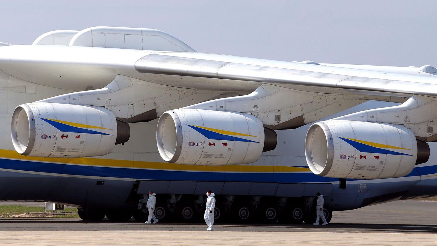 Angetrieben wird die An-225 von sechs Mantelstromtriebwerken vom Typ Lotarjow D-18T mit je 229 kN Schub