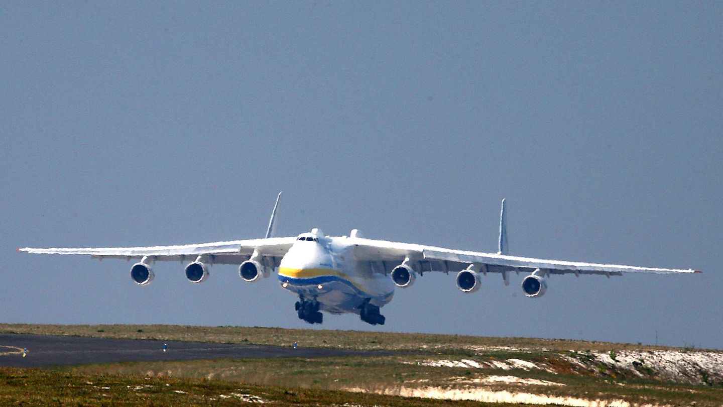 Am Sonntag schwebte die Antonow An-225 auf dem weniger bekannten Aéroport Châlons Vatry östlich von Paris ein