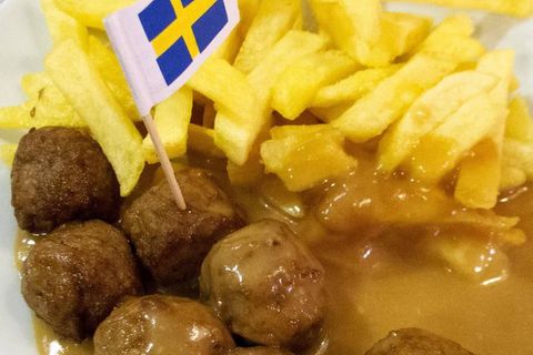 Köttbullar mit Pommes