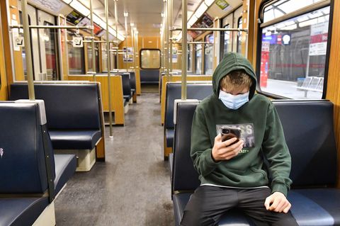 Corona durch Technik bekämpfen: Eine App auf dem Handy soll Menschen zeigen, ob sie Kontakt mit einem Covid-19-Infizierten hatten