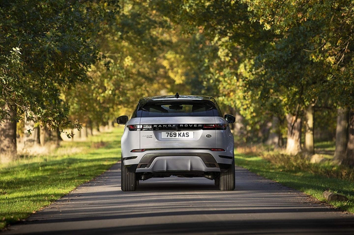 Der Durchschnittsverbrauch des Land Rover Evoque P300e PHEV beläuft sich auf 1,9 l/100 km, das sind 0,1 l/100 km weniger als beim Discovery Sport P300e PHEV Der Durchschnittsverbrauch des Land Rover Evoque P300e PHEV beläuft sich auf 1,9 l/100 km, das sind 0,1 l/100 km weniger als bei