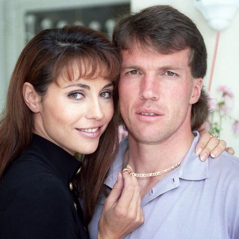 Bildnummer: 14027911  Datum: 03.06.1993  Copyright: imago/Fred Joch
Lothar Matthäus (FC Bayern München) mit seiner Frau Lolita Morena; ORD 0501a Fussball GER  privat xdp yoh quer 1992/1993 Fotoshooting Spielerfrau, Partnerin, Frau, Ehefrau, Familie, pri...